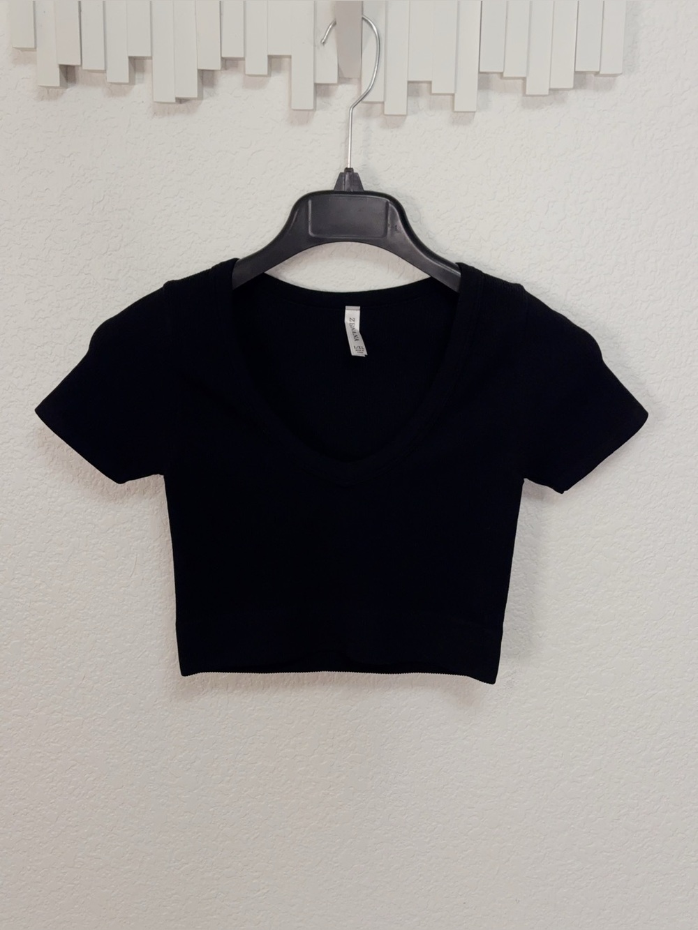 Zenana Black V Neck Ribbed Crop Top Stretchy Fitted Short Sleeve Basic Tee